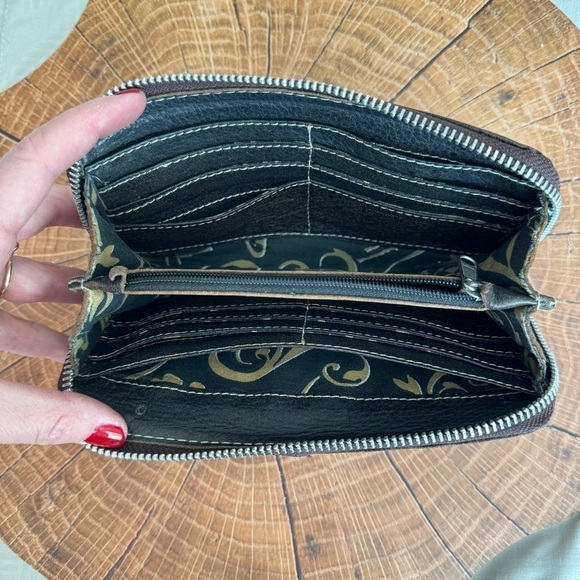 Handmade Leather Wallet Full Zip - Picture 13 of 14